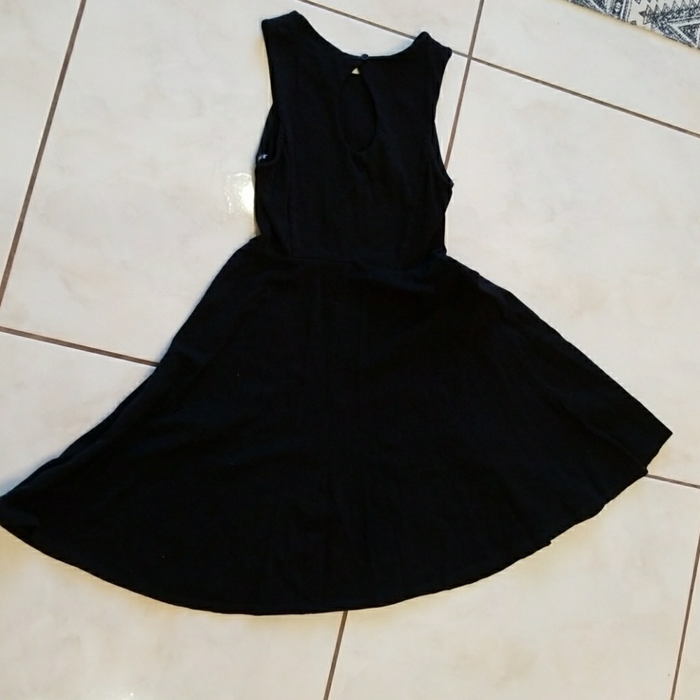 Dress - Picture 3 of 4